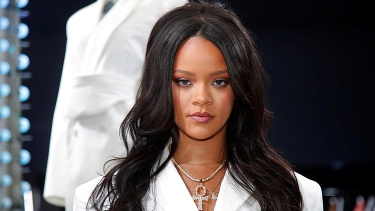 Rihanna vio la caída de su padre en las adicciones (Reuters)