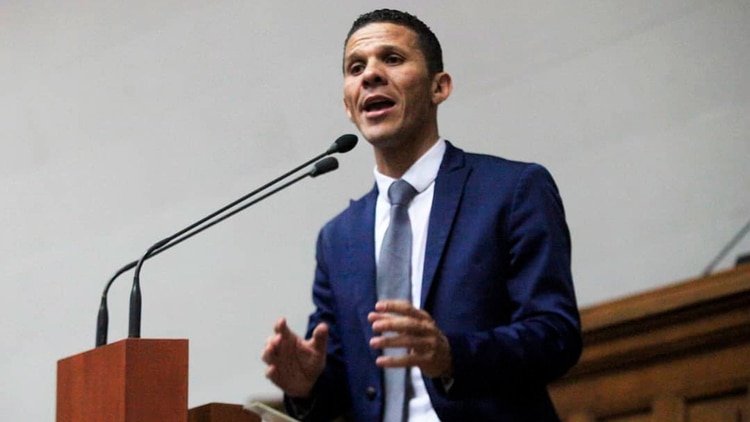 Gilber Caro en el Parlamento