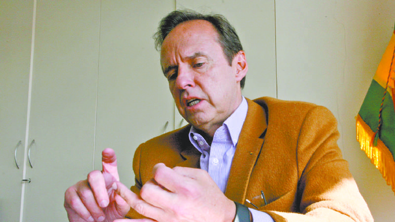 Tuto dice que Evo tiene pánico y busca controlar a diputados