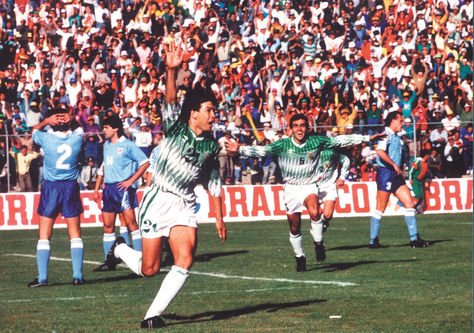 Sánchez grita el gol que le hizo a Uruguay por las eliminatorias a EEUU 1994. Foto: Archivo-La Razón
