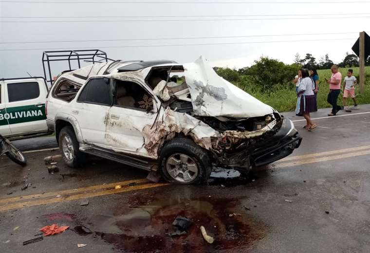 Así quedó el vehículo particular tras el accidente. Foto: El Norte