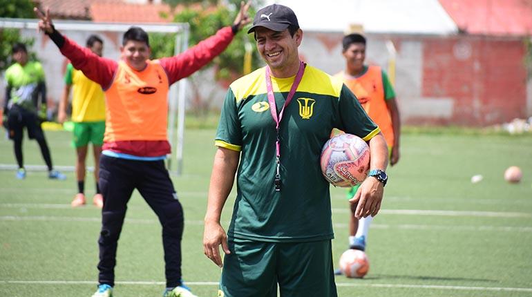 Humberto Viviani, DT Municipal Vinto. | Carlos López