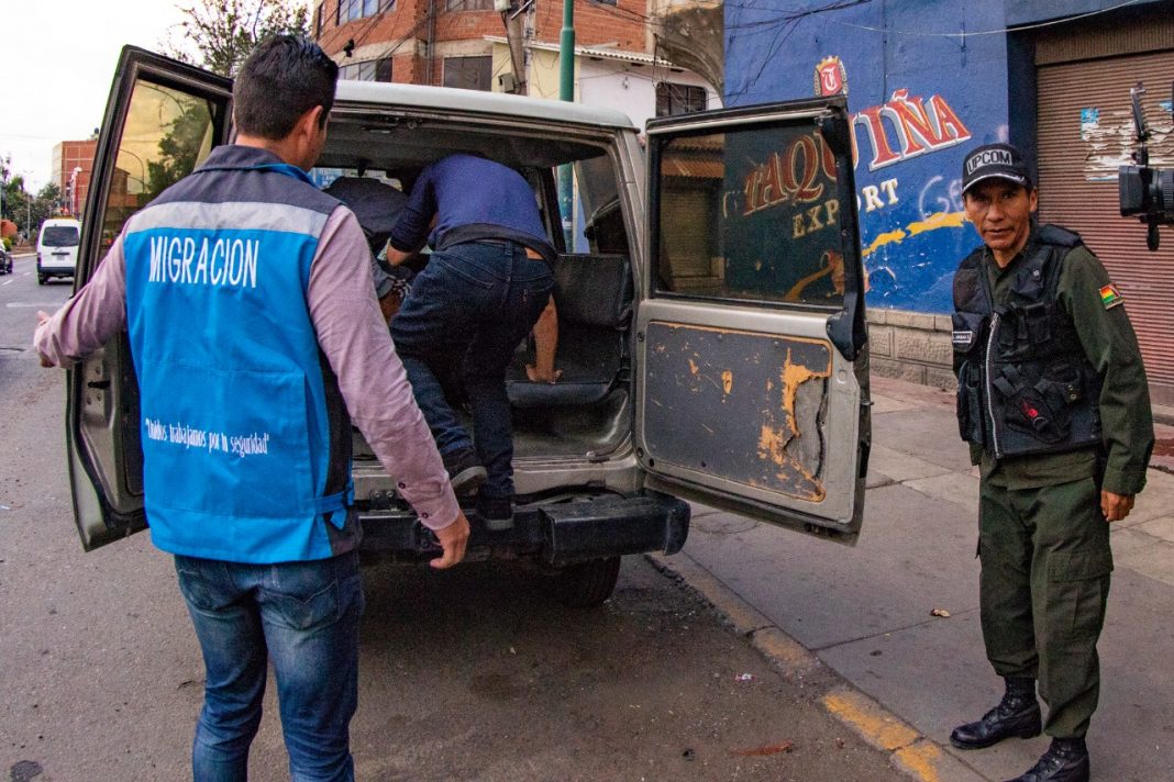 detiene venezolanos, migración