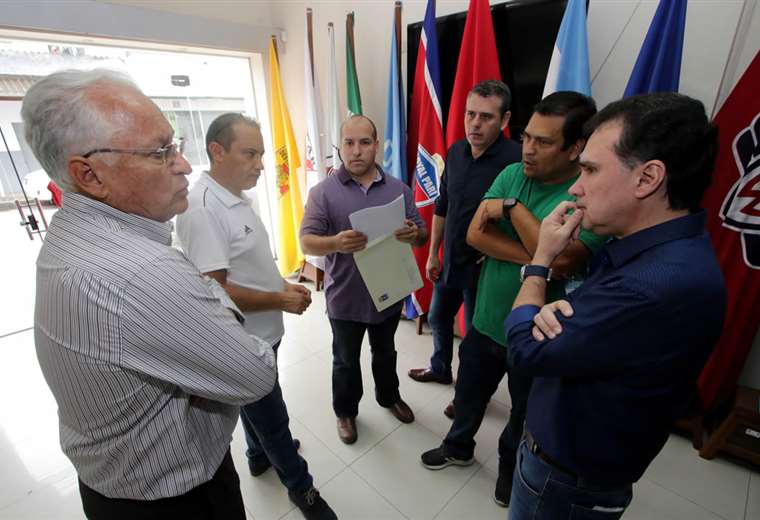 Los seis clubes cruceños están preocupados porque la temporada terminará sin conocerse el fallo del TJD sobre el caso Aurora. Foto. Hernán Virgo  