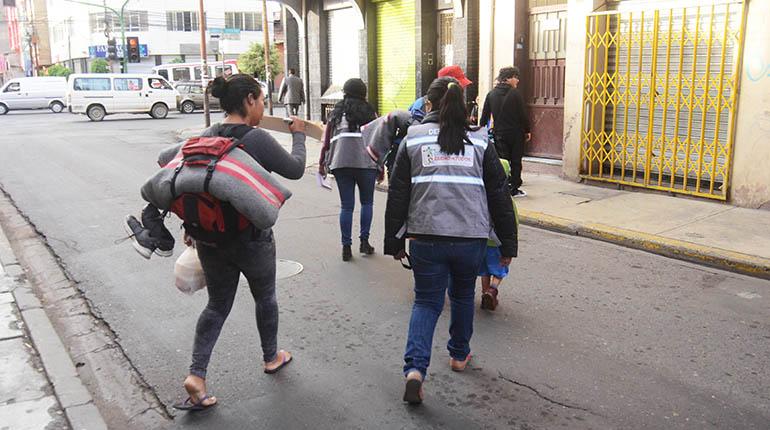 Venezolanos retenidos durante un operativo ayer. | Pablo Rivera