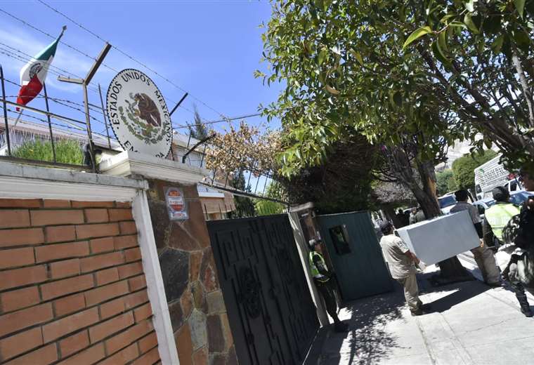 La crisis diplomática con la Embajada de México en La Paz se agravó por el incidente en la residencia de la embajadora. Foto: AFP