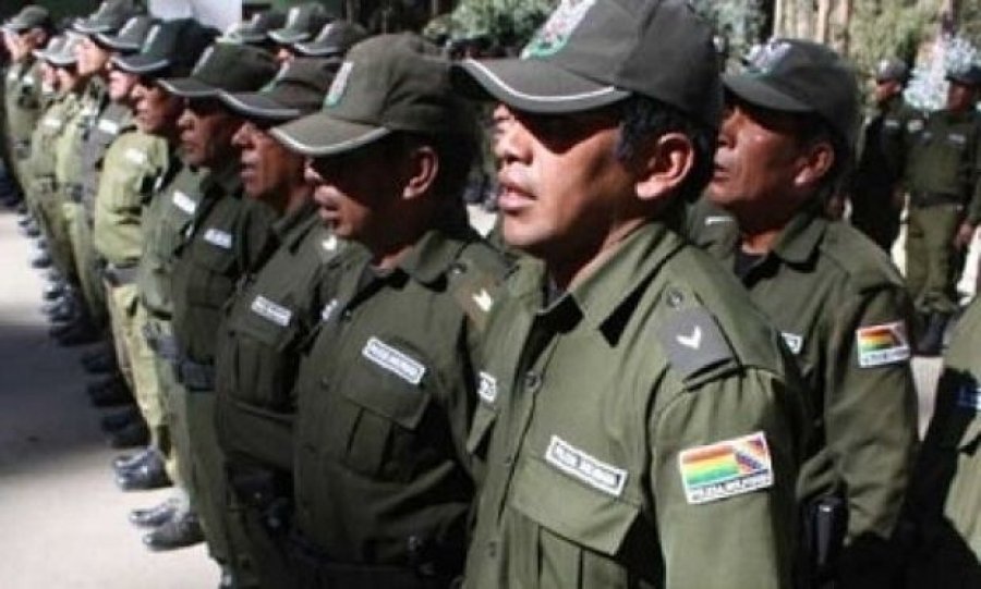 Resultado de imagen para policia bolivianos