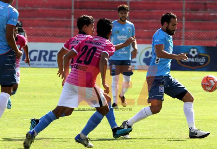 Imagen de una de las primeras jugadas del partido. Foto: Hernán Virgo