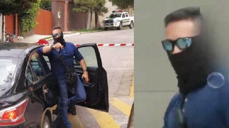 Los encapuchados en el ingreso a la residencia mexicana, el viernes. | RRPP