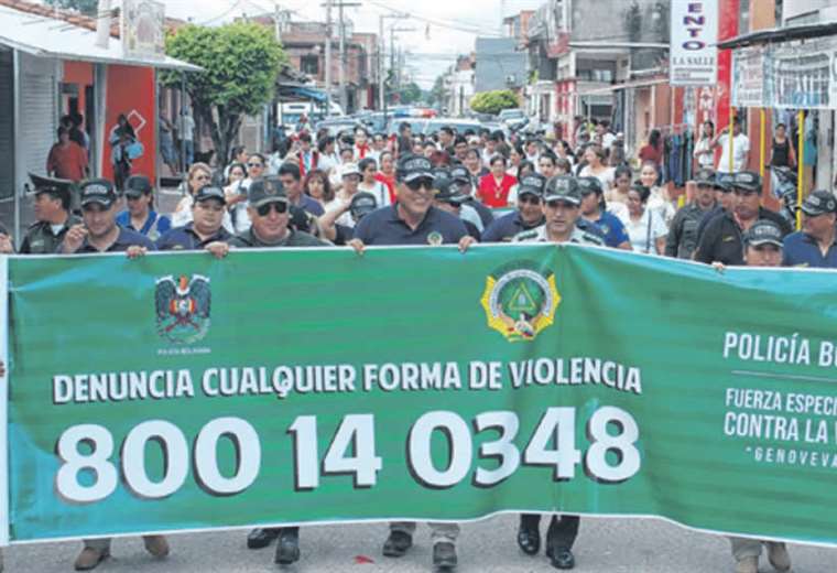 El comandante Miguel Mercado y el jefe de la Felcv, Paúl Saavedra, encabezaron la movilización