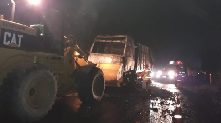 El motorizado incendiado. | Foto: Carlos Aillon