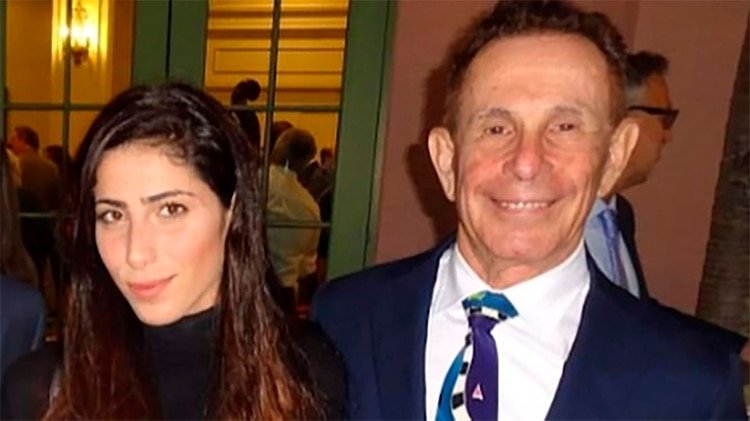 Lin Helena Halfon tiene 26 años y en junio contrajo matrimonio con Richard Rappaport, un empresario millonario de Tampa de 77 años. La mujer fue detenida por estafa y aprovechamiento de una persona mayor (Gentileza: Tampa Bay Times)