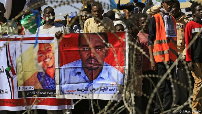 Sudan | Proteste um den Tod des Lehrers Ahmed Al-Khair (AFP/A. Shazly)