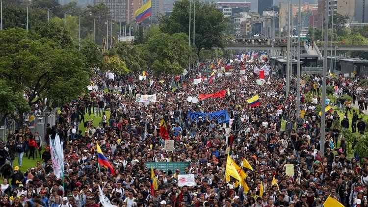 Las marchas del 21 de noviembre se llevaron a cabo en todo el país congregando a miles de personas en las calles para protestar contra el Gobierno de Iván Duque. 