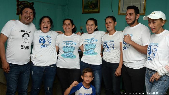 Algunos de los opositores excarcelados.