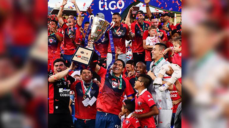 Festejo de Wilstermann tras lograr el título nacional. | Carlos López
