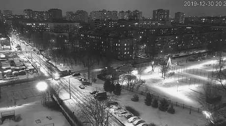 VIDEO: Un camión choca a toda velocidad contra un tranvía y deja dos heridos en Moscú