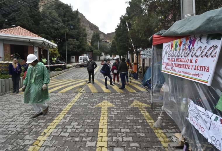La vigilia continúa en la zona sur de la ciudad de La Paz. Foto APG 