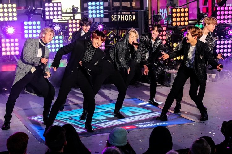 Taehyung, mejor conocido como V, es un artista surcoreano que ha destacado en el mundo del K-pop por su incursión como integrante de la banda juvenil BTS (REUTERS/Jeenah Moon)
