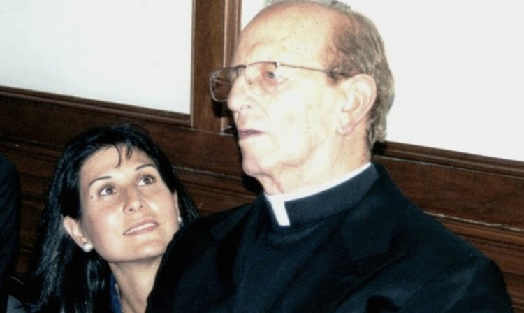 Maciel junto a Elena Sada, una fiel de la congregación que logró escaparse y escribió un libro contando las tropelías que se cometían en su interior.