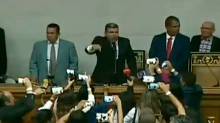 Tras la juramentación de Parra, la presidencia interina denunció un 