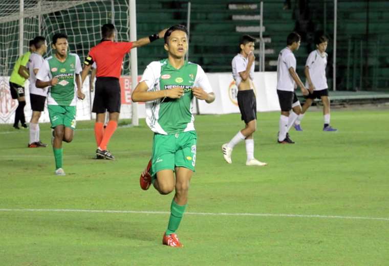 La celebración de Jorge Canido, que anoche marcó un gol para los tahuichis. Foto: Prensa Academia Tahuichi 