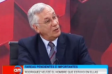 Eduardo Rodríguez Veltzé durante la entrevista en el programa Antes de Mediodía