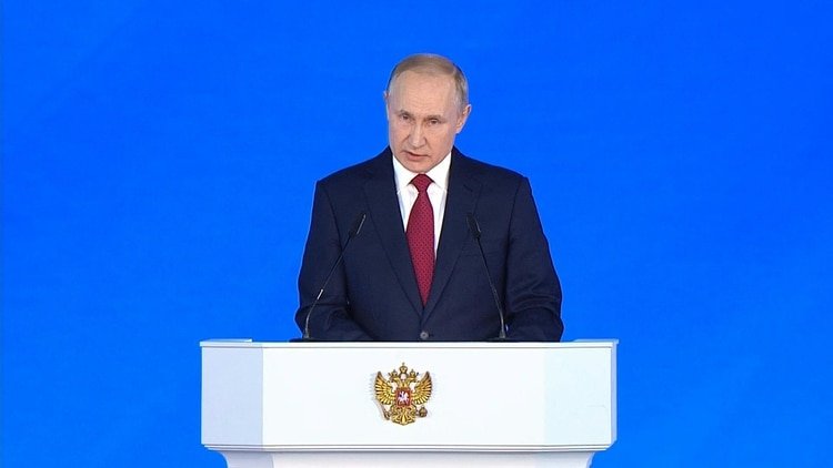 Vladimir Putin propuso el miércoles organizar un referéndum sobre reformas de la Constitución rusa para reforzar los poderes del parlamento, aunque preservando el carácter presidencial del sistema político que dirige desde hace 20 años.