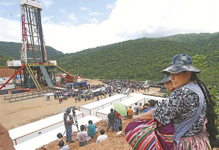 Exploración. Junto con YPFB, la compañía venezolana, conformó Petroandina. Esta empresa realizó trabajos de perforación en los pozos Lliquimuni (La Paz) y Timboy X2 (Tarija), que no tuvieron resultados comerciales