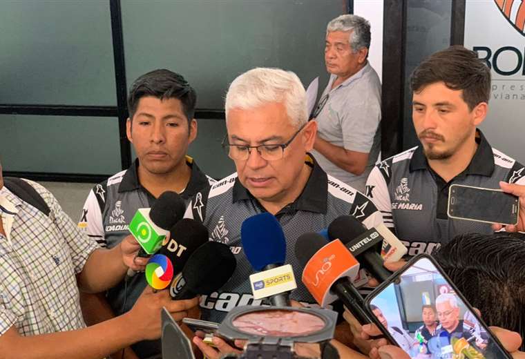Leonardo Martínez habló con los medios en el Aeropuerto Internacional Viru Viru. Foto. Prensa Martínez