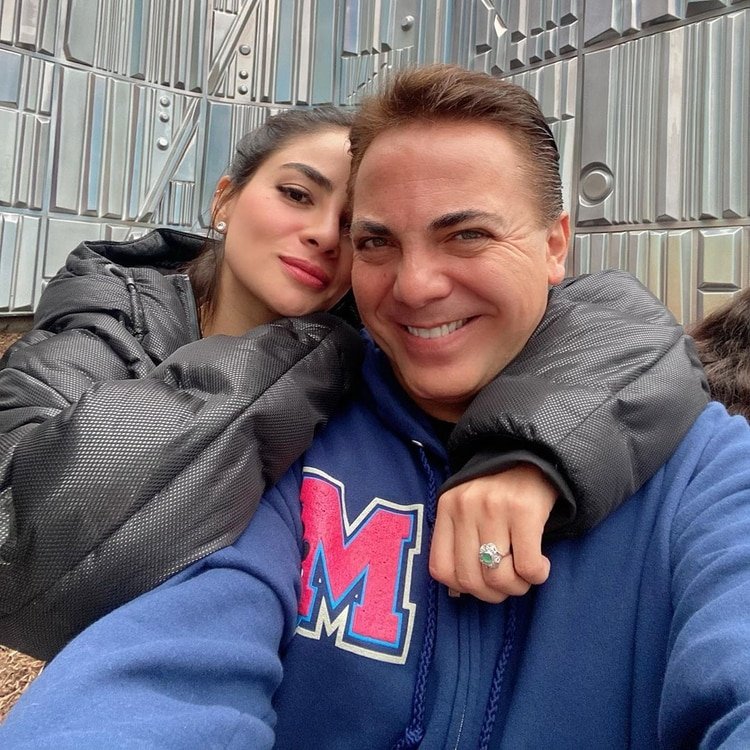 Martha y Cristian Castro estuvieron recientemente en Disneyland