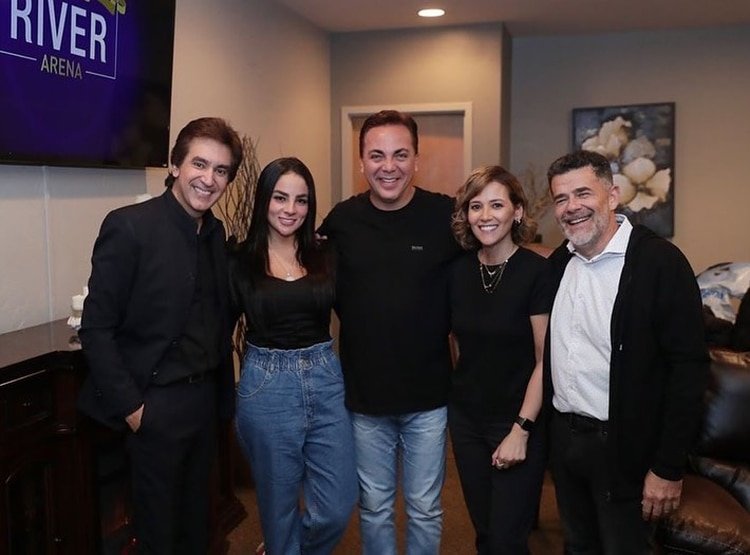 Cristian también acudió a una iglesia cristiana junto a Muvdi (IG: marthicamuvdi)