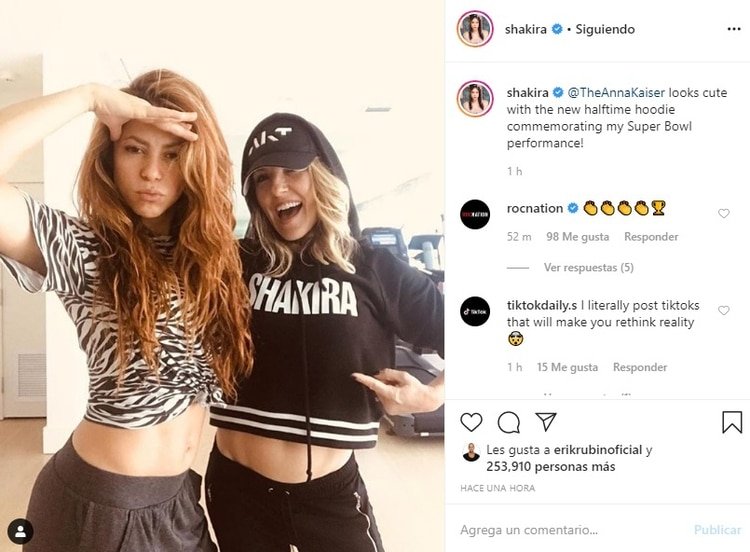 Shakira realizó lanzamientos y presumió el escenario. (Foto: Instagram)
