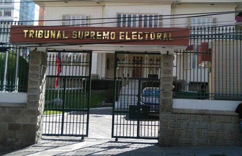 Puerta principal del TSE, en la zona de Sopocachi de La Paz.