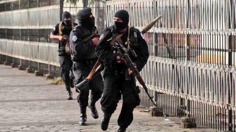 Daniel Ortega ordenó el uso de armas de guerra de alto calibre contra las protestas. La CIDH cuenta 328 muertos durante la crisis, otros organismos nacionales de derechos humanos consideran que la cifra anda por los 600 asesinados. (Cortesía La Prensa)