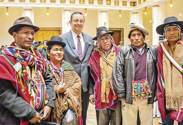 Ortiz (centro) obtuvo poco más del 4% en las elecciones del 20 de octubre, pero su poder creció de manera exponencial desde esa fecha. Es un engranaje vital del nuevo gobierno. Foto: APG Noticias