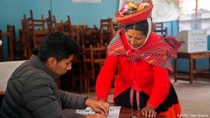 Peru Parlamentswahl l Wahllokal in Ollantaytambo (AFP/G. Caso Bizama)