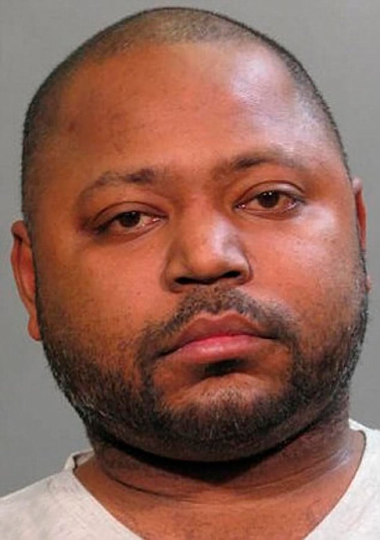 El hermano de Nicki Minaj fue sentenciado a cadena perpetua por violar repetidamente a su hijastra de 11 años