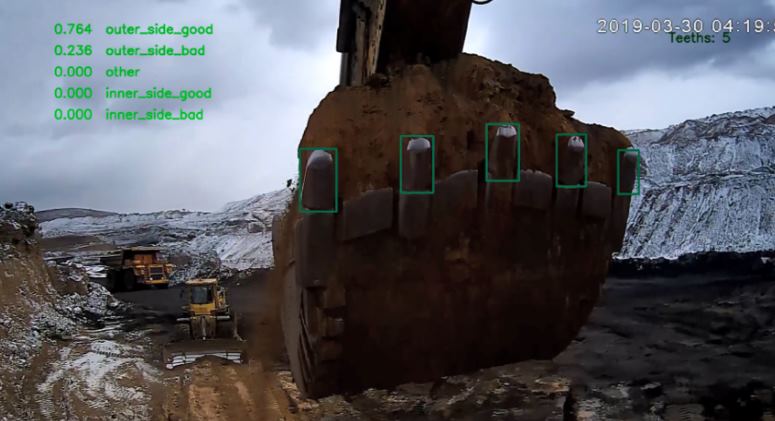 Utilización de la solución Zyfra BucketControl para controlar la presencia de dientes en una excavadora