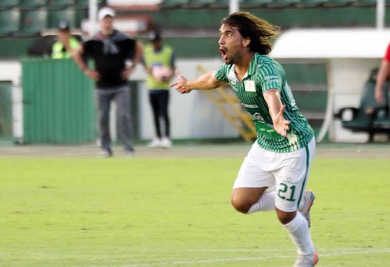 En Juan Diego Gutiérrez están depositadas las esperanzas de que Oriente mejore. El peruano hizo el gol del triunfo ante Nacional. Foto: Fuad Landívar