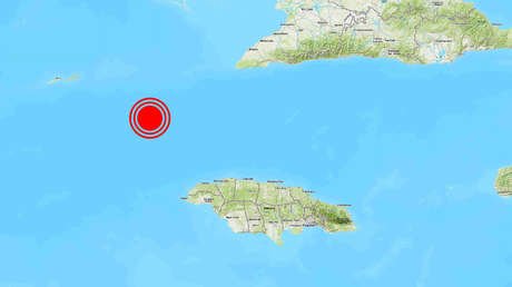 Un fuerte terremoto de 7,7 sacude el Caribe entre Jamaica y Cuba, advierten sobre posibles "peligrosas" olas de tsunami