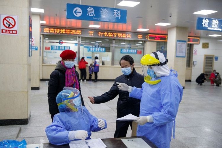 Enfermeras utilizando máscaras en China (REUTERS/Thomas Peter)