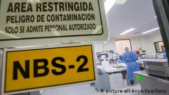 Laboratorio en Lima, preparado para el diagnóstico de coronavirus. (picture-alliance/dpa/Gato)