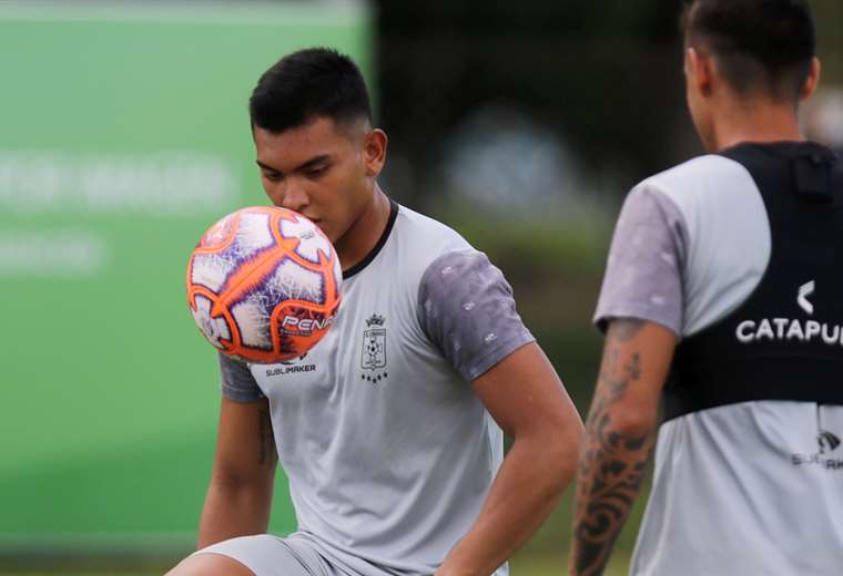 El cruceño Ervin Montero es un jugador fuerte, que va bien por arriba y que en las últimas prácticas impresionó al DT Miguel Ponce. Foto. Jorge Uechi 