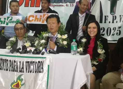 Chi Hyung Chung y Jasmine Barrientos lanzan sus candidaturas a los comicios. Foto: FPV