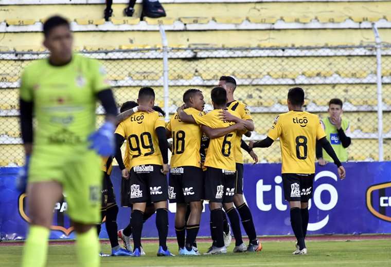 Los jugadores de The Strongest, en pleno festejo. Foto: APG
