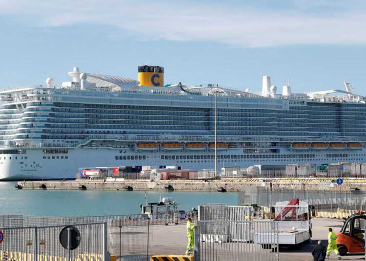 Un crucero con 7.000 personas quedó en cuarentena en Italia por sospechas de coronavirus