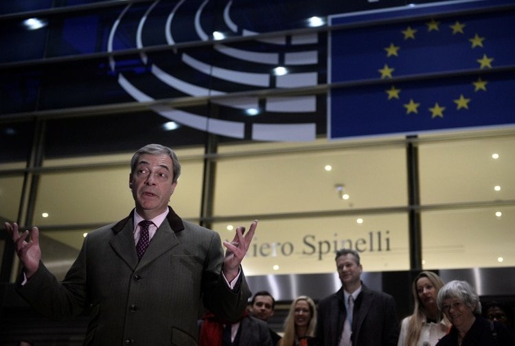 Farage frente al Parlamento Europeo. (REUTERS/Johanna Geron)