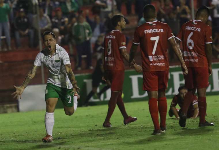 El festejo de Carreño. Marcó el 2-1 para Oriente, que nuevamente está en ventaja. Foto: Jorge Uechi