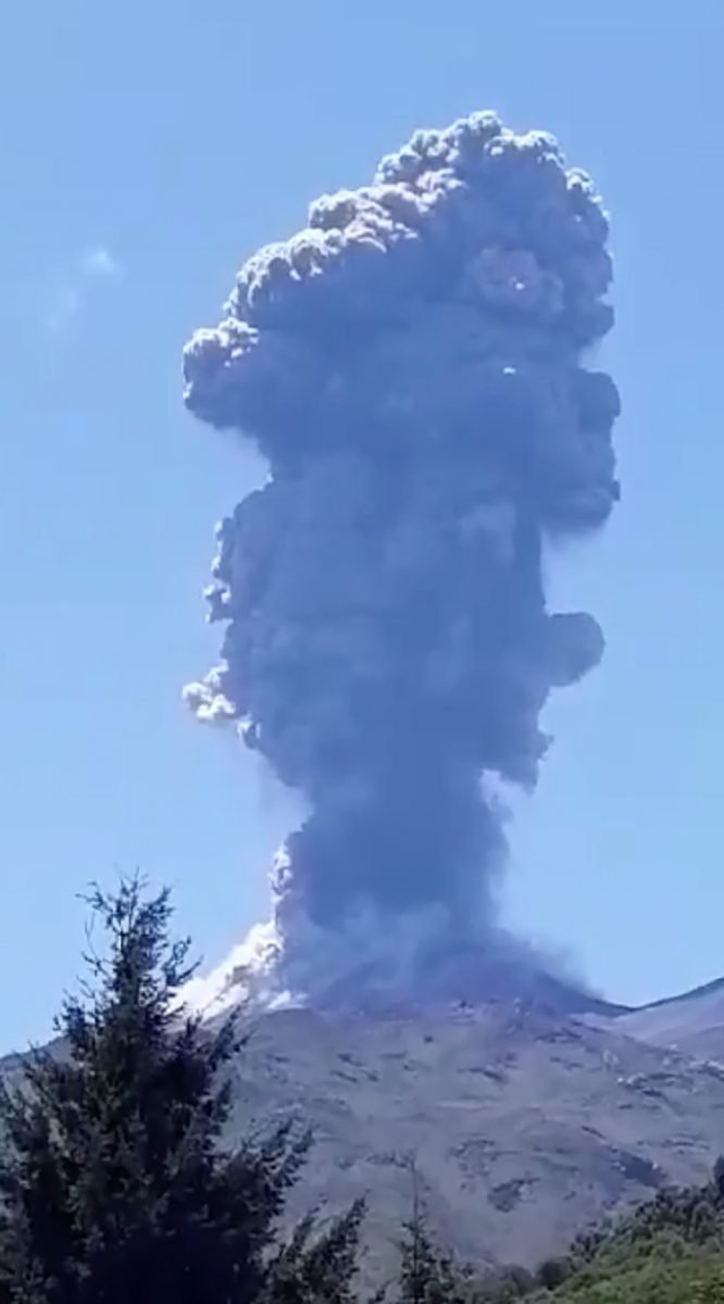 Este jueves, a las 15:45, las estaciones de monitoreo instaladas en las inmediaciones del Complejo Volcánico Nevados de Chillán registraron un sismo volcano-tectónico (VT) (Reuters)